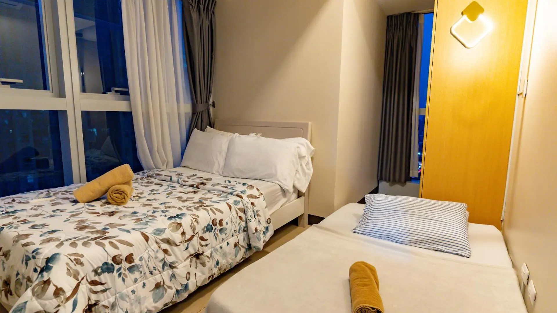 3Br Modern Uptown Parksuites Bgc With Bathtub Taguig 0*,  Philippines
